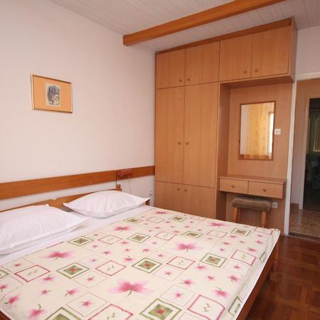 Apartments With A Parking Space Baska Voda, Makarska - 2709 Bilik gambar